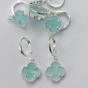 BRINCO FOLHEADO A PRATA COM 50 MILÉSIMOS + VERNIZ DIAMOND ARGOLA DE PRESSÃO TREVO VERDE 10MM(PRA378) PRBR000822