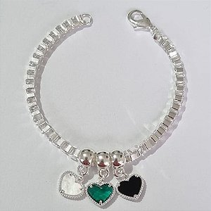 PULSEIRA FOLHEADA A PRATA COM 50 MILÉSIMOS + VERNIZ DIAMOND 17CM PINGENTE 1 CORAÇÃO VIDRO VERDE E 2 RESINAS 10MM FECHO LAGOSTA PRPS000804