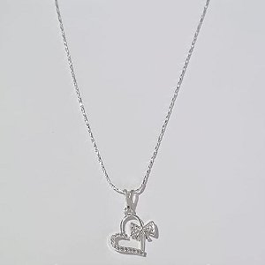 GARGANTILHA FOLHEADA A PRATA COM 50 MILÉSIMOS + VERNIZ DIAMOND CORRENTE 45CM PINGENTE CORAÇÃO COM LAÇO COM MICRO ZIRCÔNIAS 14MM + EXTENSOR PRGG001063