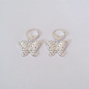 BRINCO FOLHEADO A PRATA COM 50 MILÉSIMOS + VERNIZ DIAMOND ARGOLA DE PRESSÃO E PINGENTE BORBOLETA 15X21MM PRBR000843