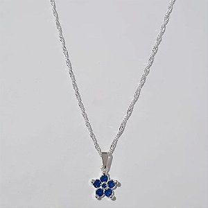 GARGANTILHA FOLHEADA A PRATA COM 50 MILÉSIMOS + VERNIZ DIAMOND CORRENTE VENEZIANA 45CM PINGENTE FLOR COM PEDRAS EM ZIRCÔNIAS AZUL ESCURA 12MM PRGG001113