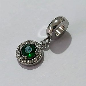 BERLOQUE EM AÇO INOXIDÁVEL 316L PINGENTE REDONDO CRAVEJADO EM MICROS ZIRCÔNIAS E PEDRA VERDE EM ZIRCÔNIA 8X8MM ACBQ000002