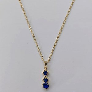 GARGANTILHA FOLHEADA A OURO CORRENTE 44CM COM PINGENTE COM PEDRAS EM ZIRCÔNIAS AZUL 5X25MM OUGG000083