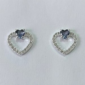 BRINCO FOLHEADO A PRATA COM 50 MILÉSIMOS + VERNIZ DIAMOND BRINCO DE PINO CORAÇÃO VAZADO COM MICRO ZIRCÔNIAS E ZIRCÔNIA FORMATO CORAÇÃO LILÁS 15MM PRBR000856