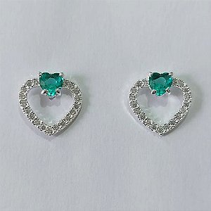 BRINCO FOLHEADO A PRATA COM 50 MILÉSIMOS + VERNIZ DIAMOND BRINCO DE PINO CORAÇÃO VAZADO COM MICRO ZIRCÔNIAS E ZIRCÔNIA FORMATO CORAÇÃO VERDE 15MM PRBR000858