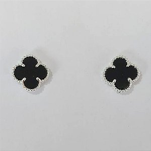 BRINCO FOLHEADO A PRATA COM 50 MILÉSIMOS + VERNIZ DIAMOND TREVO PRETO PINO 10MM PRBR000871