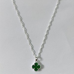 GARGANTILHA FOLHEADA A PRATA COM 50 MILÉSIMOS + VERNIZ DIAMOND CORRENTE SINGAPURA 45CM TREVO VERDE 10MM PRGG001125