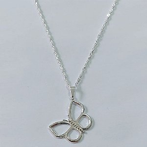 GARGANTILHA FOLHEADA A PRATA COM 50 MILÉSIMOS + VERNIZ DIAMOND CORRENTE SINGAPURA 45CM PINGENTE BORBOLETA VAZADA 30MM PRGG001134