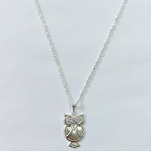 GARGANTILHA FOLHEADA A PRATA COM 50 MILÉSIMOS + VERNIZ DIAMOND CORRENTE SINGAPURA 45CM PINGENTE CORUJA 15MM PRGG001135