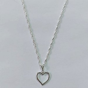 GARGANTILHA FOLHEADA A PRATA COM 50 MILÉSIMOS + VERNIZ DIAMOND CORRENTE SINGAPURA 45CM PINGENTE CORAÇÃO VAZADO 14MM PRGG001138