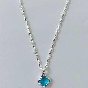 GARGANTILHA FOLHEADA A PRATA COM 50 MILÉSIMOS + VERNIZ DIAMOND CORRENTE SINGAPURA 45CM TREVO AZUL CLARO VIDRO 10MM PRGG001146
