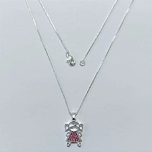GARGANTILHA FOLHEADA A PRATA COM 50 MILÉSIMOS + VERNIZ DIAMOND CORRENTE VENEZIANA 45CM PINGENTE MENINA COM MICRO ZIRCÔNIAS VERMELHAS 13MM PRGG001152