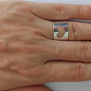 ANEL FOLHEADO A PRATA COM 50 MILÉSIMOS + VERNIZ DIAMOND CORAÇÃO VAZADO LARGURA 14MM - AJUSTÁVEL PRAN000062