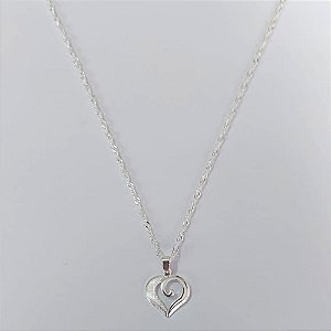 GARGANTILHA FOLHEADA A PRATA COM 50 MILÉSIMOS + VERNIZ DIAMOND CORRENTE CADEADO 45CM PINGENTE CORAÇÃO VAZADO 13MM FECHO LAGOSTA PRGG001181