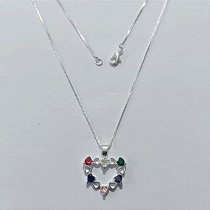 GARGANTILHA FOLHEADA A PRATA COM 50 MILÉSIMOS + VERNIZ DIAMOND CORRENTE VENEZIANA 45CM PINGENTE DE CORAÇÃO COM ZIRCÔNIAS COLORIDAS MM PRGG001185