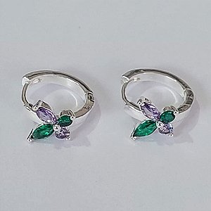 BRINCO FOLHEADO A PRATA COM 50 MILÉSIMOS + VERNIZ DIAMOND BORBOLETA COM ZIRCÔNIAS COLORIDAS 15MM COM TRAVA PRBR000947