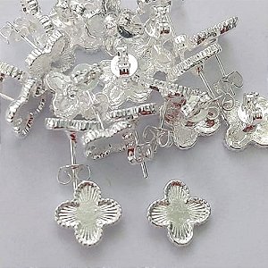 BRINCO FOLHEADO A PRATA COM 50 MILÉSIMOS + VERNIZ DIAMOND - BRINCO DE PINO TREVO PRATA 8MM (PRA396) PRBR000949