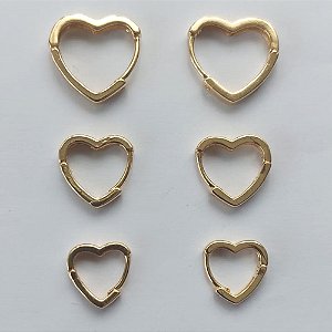 TRIO DE BRINCOS FOLHEADO A OURO COM 5 MILÉSIMOS + VERNIZ DIAMOND TRIO FORMATO CORAÇÃO TAMANHOS 12/14/16MM - ARGOLA DE PRESSÃO (OURO020) - OUBR000090