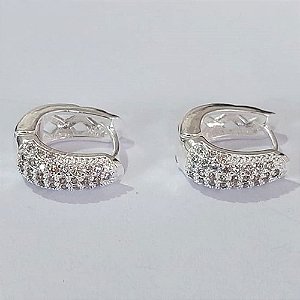 BRINCO FOLHEADO A PRATA COM 50 MILÉSIMOS + VERNIZ DIAMOND ARGOLA COM 3 FILEIRAS DE MICRO ZIRCÔNIAS 12MM PRBR000964