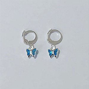 BRINCO FOLHEADO A PRATA COM 50 MILÉSIMOS + VERNIZ DIAMOND - BRINCO INFANTIL ARGOLA DE PRESSÃO BORBOLETA DE VIDRO AZUL 7MM PRBR000987