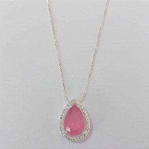 GARGANTILHA FOLHEADA A PRATA COM 50 MILÉSIMOS + VERNIZ DIAMOND CORRENTE VENEZIANA 45CM + EXTENSOR E PINGENTE COM BASE CRAVEJADA EM MICROS ZIRCÔNIAS CRISTAIS E PEDRA EM ZIRCÔNIA ROSA 10MM FECHO LAGOSTA PRGG001226