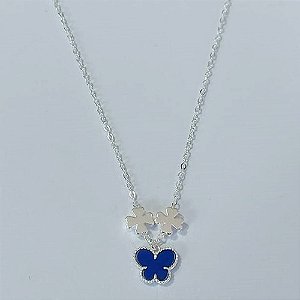 GARGANTILHA FOLHEADA A PRATA COM 50 MILÉSIMOS + VERNIZ DIAMOND CORRENTE CADEADO 45CM + EXTENSOR PINGENTE BORBOLETA AZUL 10MM E DOIS PINGENTES PRATAS PRGG001228