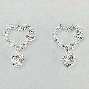 BRINCO FOLHEADO A PRATA COM 50 MILÉSIMOS + VERNIZ DIAMOND PINO CORAÇÃO TODO CRAVEJADO COM MICRO ZIRCÔNIA CRISTAIS 14MM PRBR001006