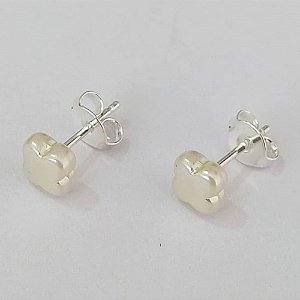 BRINCO FOLHEADO A PRATA COM 50 MILÉSIMOS + VERNIZ DIAMOND PINO TREVO 5MM PRBR001011