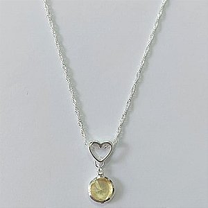 GARGANTILHA FOLHEADA A PRATA COM 50 MILÉSIMOS + VERNIZ DIAMOND CORRENTE SINGAPURA 45CM PINGENTE CORAÇÃO VAZADO E ZIRCÔNIA AMARELA REDONDA 10MM PRGG001296