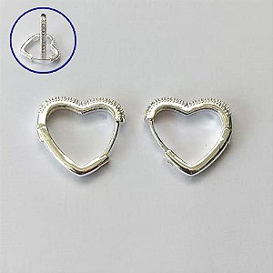 BRINCO FOLHEADO A PRATA COM 50 MILÉSIMOS + VERNIZ DIAMOND ARGOLA FORMATO CORAÇÃO COM 1 FILEIRA DE MICRO ZIRCÔNIAS 18MM PRBR001027