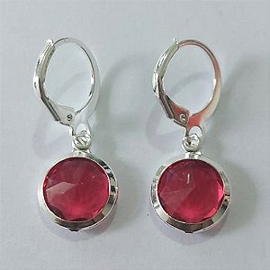 BRINCO FOLHEADO A PRATA COM 50 MILÉSIMOS + VERNIZ DIAMOND ARGOLA DE PRESSÃO COM ZIRCÔNIA VERMELHA 11MM PRBR001033