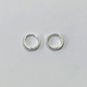BRINCO FOLHEADO A PRATA COM 50 MILÉSIMOS + VERNIZ DIAMOND ARGOLA COM 1 FILEIRA DE MICRO ZIRCÔNIAS 11MM PRBR001046