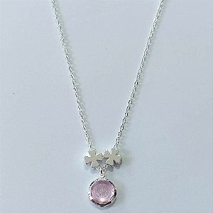 GARGANTILHA FOLHEADA A PRATA COM 50 MILÉSIMOS + VERNIZ DIAMOND CORRENTE CADEADO 45CM + EXTENSOR PINGENTE ZIRCÔNIA ROSA 11MM E DOIS PINGENTES PRATAS PRGG001321