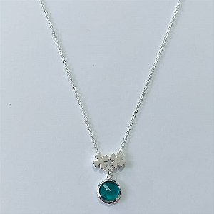 GARGANTILHA FOLHEADA A PRATA COM 50 MILÉSIMOS + VERNIZ DIAMOND CORRENTE CADEADO 45CM + EXTENSOR PINGENTE ZIRCÔNIA VERDE 11MM E DOIS PINGENTES PRATAS PRGG001323