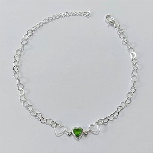 PULSEIRA FOLHEADA A PRATA COM 50 MILÉSIMOS + VERNIZ DIAMOND 16CM COM CORAÇÃO PEDRA CRISTAL VERDE E CORAÇÕES VAZADOS PRPS001005