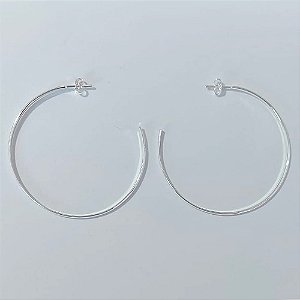 BRINCO FOLHEADO A PRATA COM 50 MILÉSIMOS + VERNIZ DIAMOND ARGOLA 50MM LARGURA 2MM PRBR001052