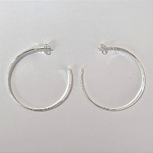 BRINCO FOLHEADO A PRATA COM 50 MILÉSIMOS + VERNIZ DIAMOND ARGOLA 28MM LARGURA 2MM PRBR001055