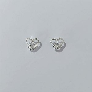 BRINCO FOLHEADO A PRATA COM 50 MILÉSIMOS + VERNIZ DIAMOND PINO CORAÇÃO COM ZIRCÔNIA 8MM PRBR001058