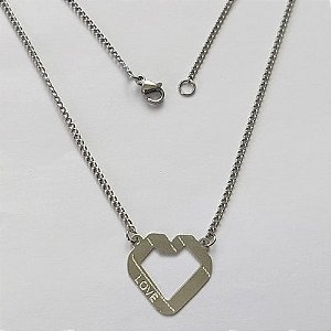 GARGANTILHA EM AÇO INOXIDÁVEL - (AÇO01) GARGANTILHA COM PINGENTE COM CORAÇÃO VAZADO COM PALAVRA LOVE - TAMANHO 50CM - FECHO LAGOSTA - COMPOSIÇÃO: AÇO INOXIDÁVEL - ACGG000186