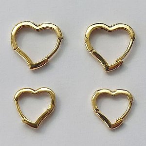 BRINCO FOLHEADO A OURO - BANHADO COM 5 MILÉSIMOS + VERNIZ DIAMOND - BRINCO DUO DE ARGOLA CORAÇÃO 12MM / 15MM (OURO066) OUBR000126