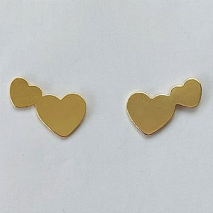 BRINCO FOLHEADO A OURO - BANHADO COM 5 MILÉSIMOS + VERNIZ DIAMOND - BRINCO DE PINO COM DOIS CORAÇÕES 10X18MM (OURO080) OUBR000137