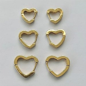 BRINCO FOLHEADO A OURO - BANHADO COM 5 MILÉSIMOS + VERNIZ DIAMOND - BRINCO DE TRIO ARGOLA CORAÇÃO CRAVEJADO EM MICROS ZIRCÔNIAS - TAMANHOS: 10/12/15MM (OURO092) OUBR000144