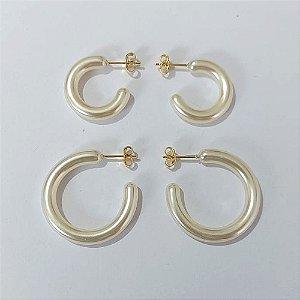 BRINCO FOLHEADO A OURO - BANHADO COM 5 MILÉSIMOS + VERNIZ DIAMOND -  BRINCO DE DUO ARGOLA EM PÉROLA 27/20MM - (OURO096) OUBR000144