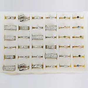 KIT ANEL E ALIANÇA EM AÇO INOXIDÁVEL E 10 EM  AÇO DOURADO MODELOS DIVERSOS E NUMERAÇÃO DE 12 ATÉ 33 KIT COM 36 UNIDADES ACKI000024 ACKI000024