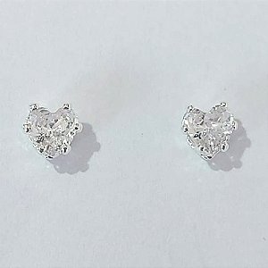 BRINCO FOLHEADO A PRATA COM 50 MILÉSIMOS + VERNIZ DIAMOND ZIRCÔNIA CRISTAL FORMATO CORAÇÃO 6MM PRBR001070
