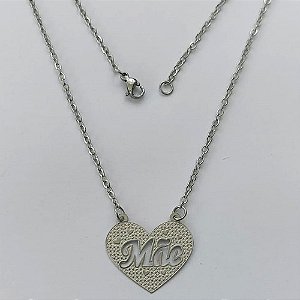 GARGANTILHA EM AÇO INOXIDÁVEL - GARGANTILHA COM PINGENTE CORAÇÃO COM PALAVRA MÃE VAZADA 21X24MM - TAMANHO: 45CM - FECHO LAGOSTA - COMPOSIÇÃO: AÇO INOXIDÁVEL - (AÇO1268)ACGG000200