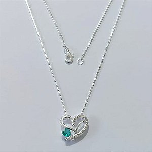 GARGANTILHA FOLHEADA A PRATA COM 50 MILÉSIMOS + VERNIZ DIAMOND CORRENTE VENEZIANA 45CM CORAÇÃO VAZADO COM MICRO ZIRCÔNIAS E ZIRCÔNIA VERDE 16MM PRGG001356