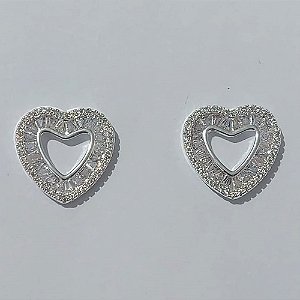 BRINCO FOLHEADO A PRATA COM 50 MILÉSIMOS + VERNIZ DIAMOND BRINCO PINO FORMATO CORAÇÃO COM ZIRCÔNIAS CRISTAIS 17MM PRBR001078