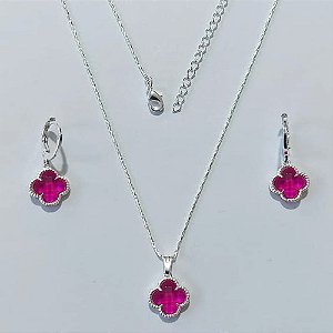 CONJUNTO FOLHEADO A PRATA COM 50 MILÉSIMOS + VERNIZ DIAMOND CORRENTE L-11 45CM PINGENTE E BRINCOS TREVO ROSA 10MM VIDRO PRCJ000125