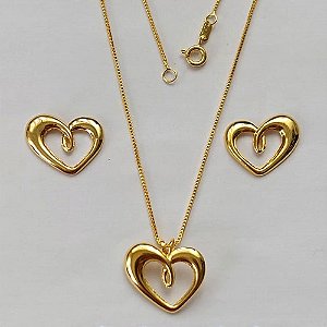CONJUNTO FOLHEADO A OURO - BANHADO COM 5 MILÉSIMOS + VERNIZ DIAMOND - (CJB777) CONJUNTO COM CORRENTE VENEZIANA 45CM E PINGENTES CORAÇÃO VAZADOS 16MM - FECHO REDONDO - (OURO181) OUCJ000034